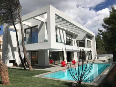 Εξωτερική όψη μοντέρνας κατοικίας Διόνυσος Ελαιοχρωματισμός εξωτερικά μοντέρνας κατοικίας στο Διόνυσος